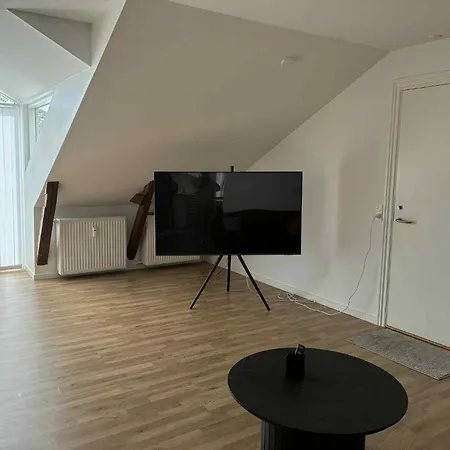 I Apartment *